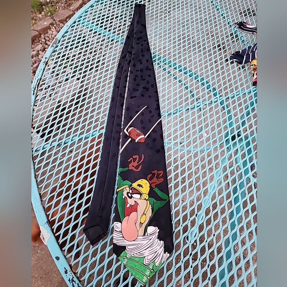 Vintage 1995 Looney Tunes Football Taz Tie